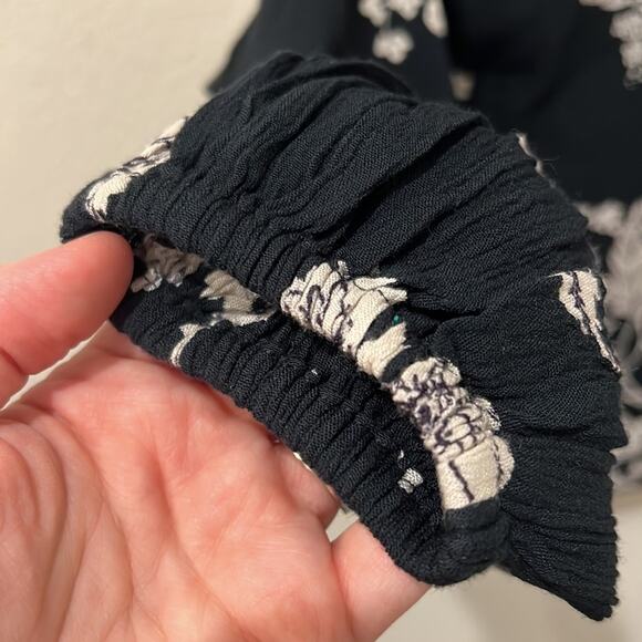 NWT Billibong Floral Tie Neck Blouse | Medium - Picture 9 of 11